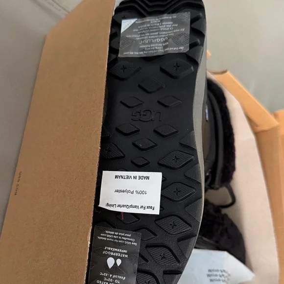 UGG Black Adirondack Winter Boot III - Brand New - Picture 8 of 8